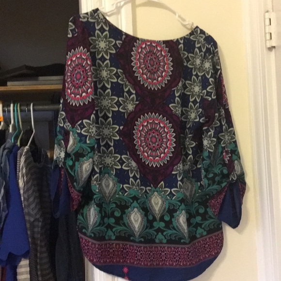 Francesca’s Patterned Tunic Blouse - Picture 3 of 6